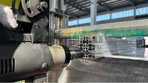 4545歐標鋁型材中心適合攻絲嗎？